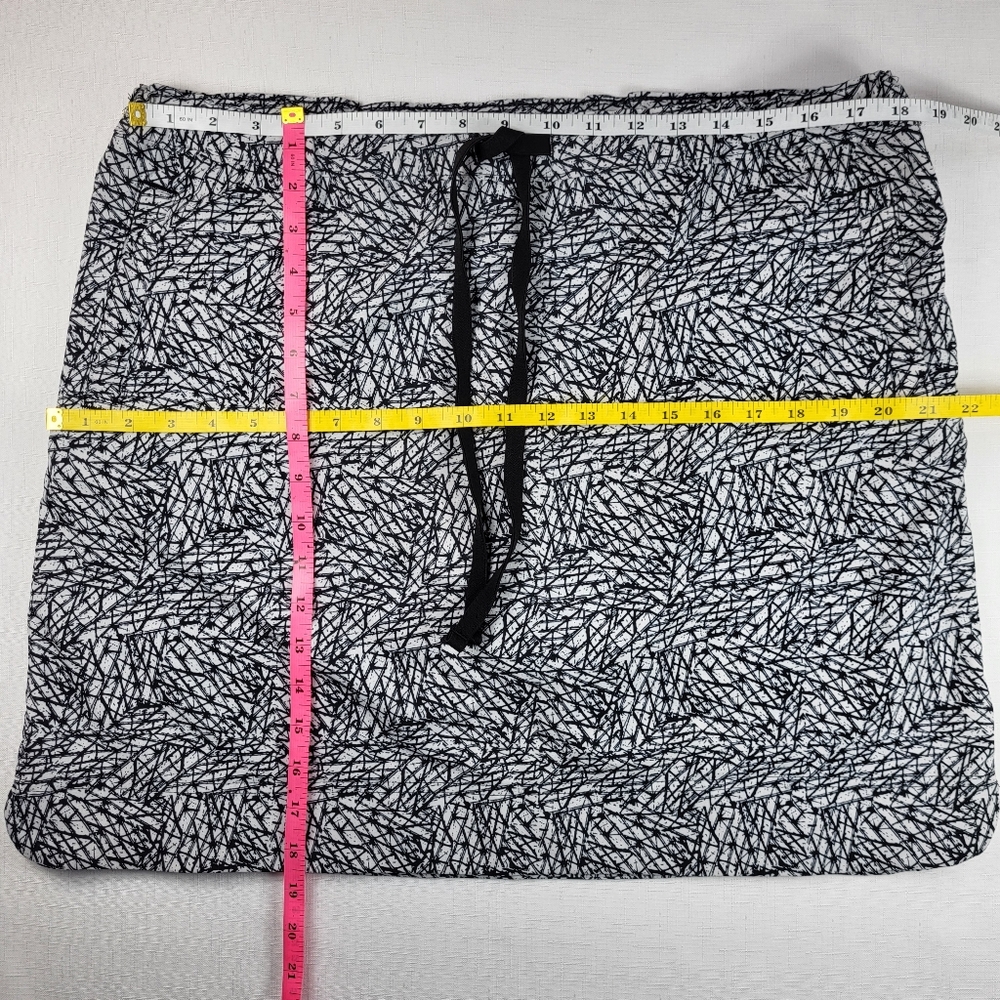Lee Riders On the Go SKORT Womens Size 16 M Black White Pull On Skirt w/ Shorts - Picture 2 of 14